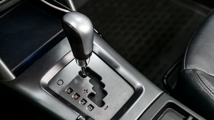 Automatic vs. Manual Transmission: What’s the Difference? - RNR Tire