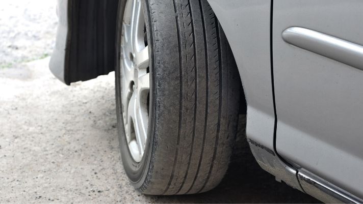 https://d1bat1ruswunxz.cloudfront.net/app/uploads/2020/10/The-Real-Dangers-of-Driving-with-Worn-Tires.jpg